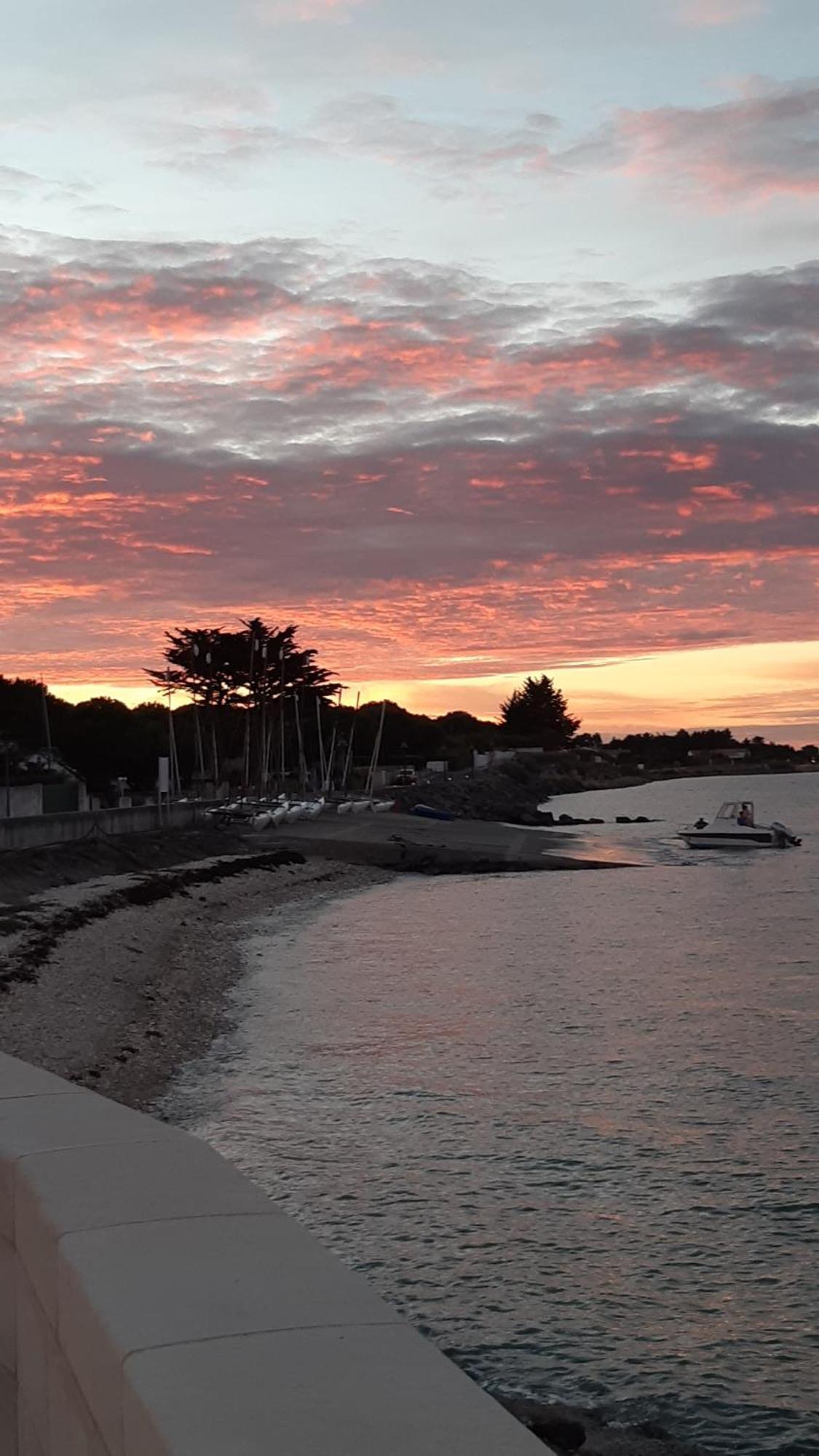 Une Pause A La Flotte En Re Exterior foto